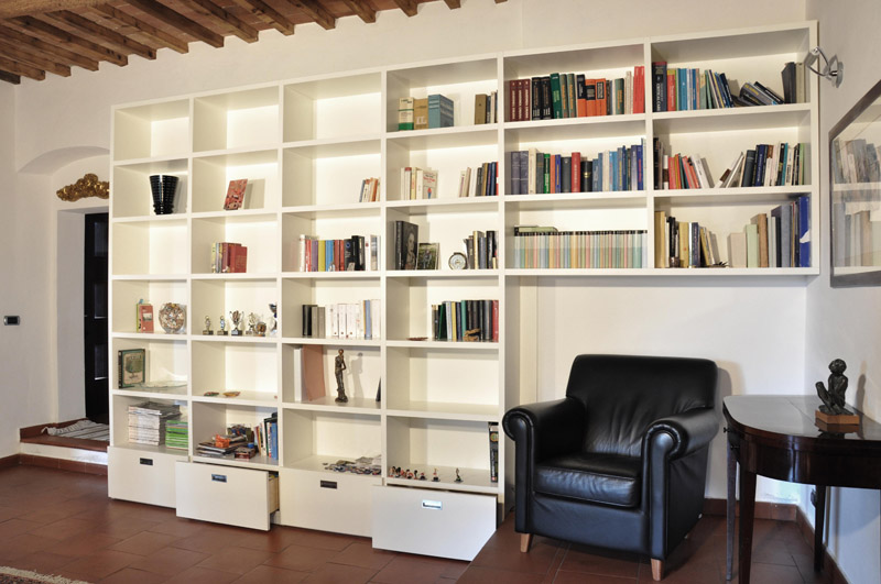 Pareti attrezzate classiche ad angolo Libreria sopra divano